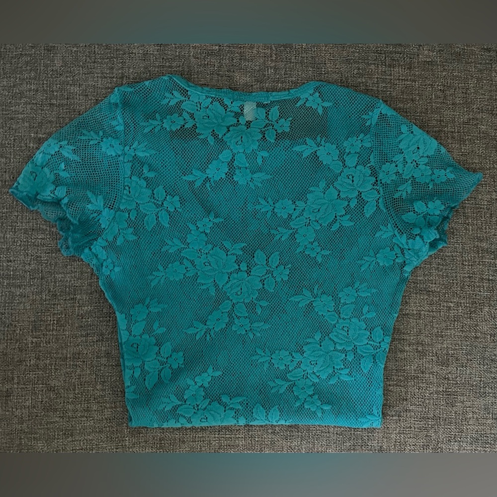 Cache Lace V-Neck Top - Picture 4 of 7